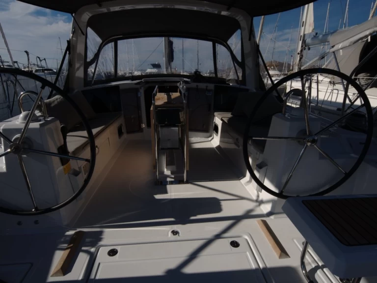 Wynajmij Bénéteau Oceanis 41.1 w Goecek