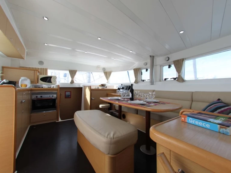 Wynajmij Lagoon Lagoon 420 w Alimos