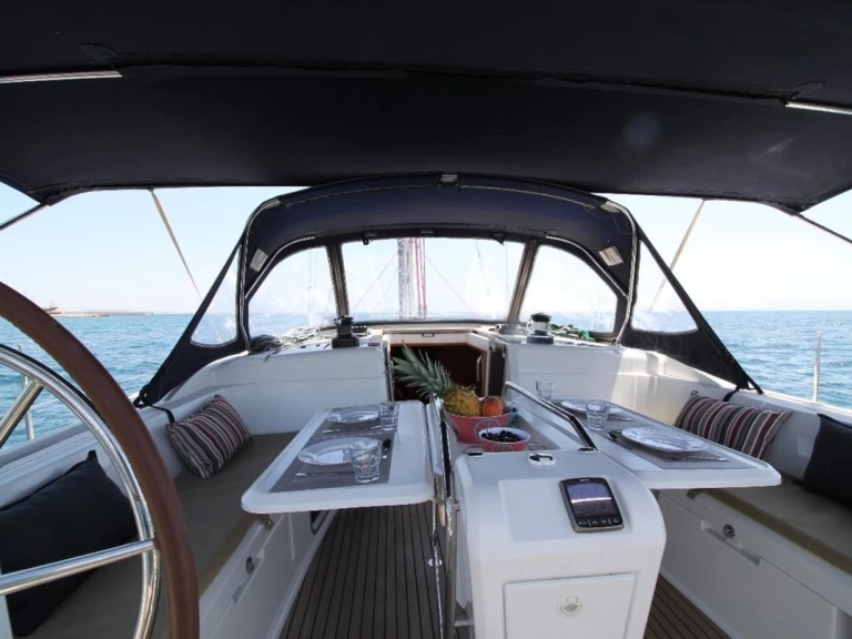 Wynajem Żaglowiec Jeanneau z patentem 