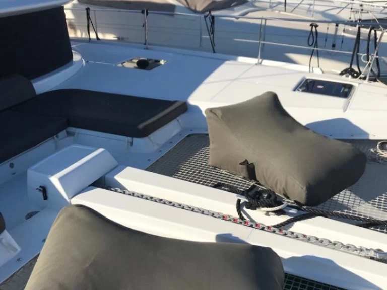 Wynajmij Lagoon Lagoon 46 w Alimos