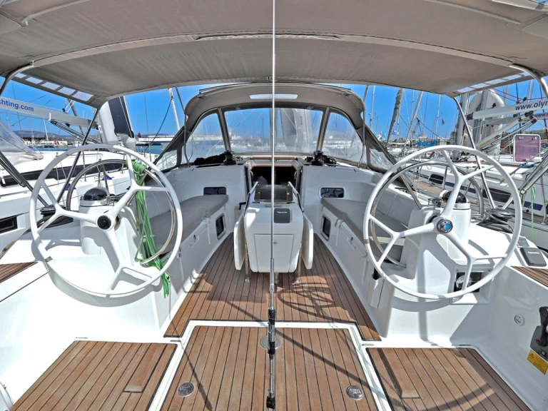 Wynajem Żaglowiec Jeanneau z patentem 