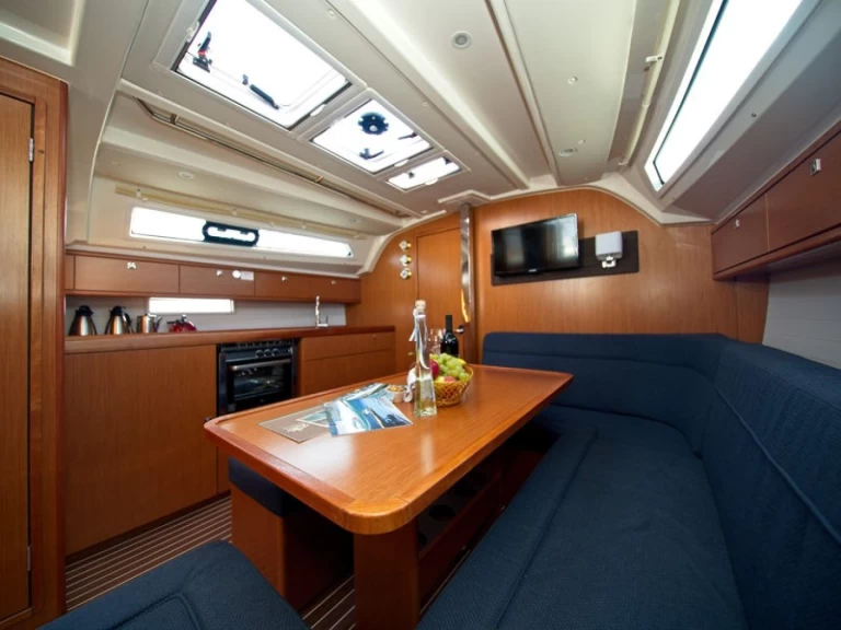 Bavaria Cruiser 41 między profesjonalistami a osobami prywatnymi w Murter-Kornati