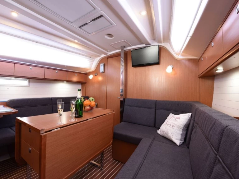 Bavaria Cruiser 37 między profesjonalistami a osobami prywatnymi w Zadar