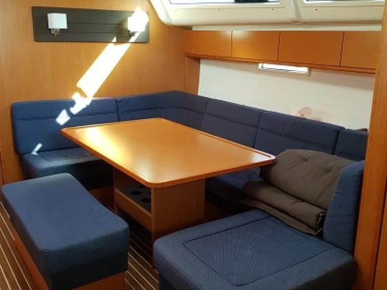 Wynajmij Bavaria Cruiser 51 w Trogir