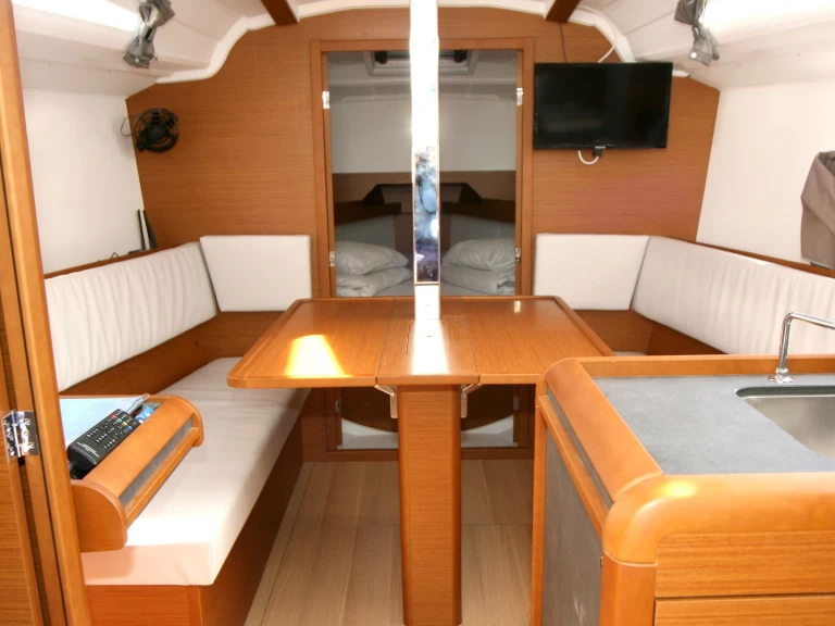 Wynajmij Jeanneau Sun Odyssey 349 w Punat