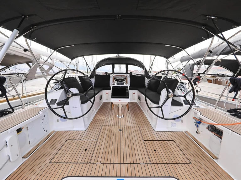 Bavaria Cruiser 46 między profesjonalistami a osobami prywatnymi w Biograd na Moru