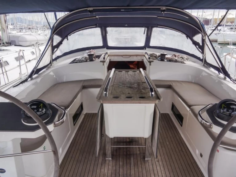 Wynajem Żaglowiec Bavaria z patentem 