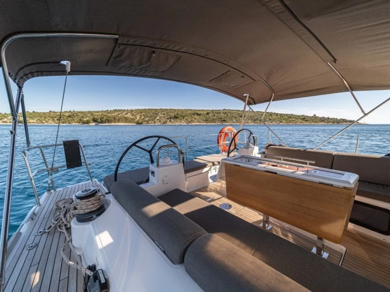 Wynajmij Dufour Dufour 520 Grand Large w Primosten