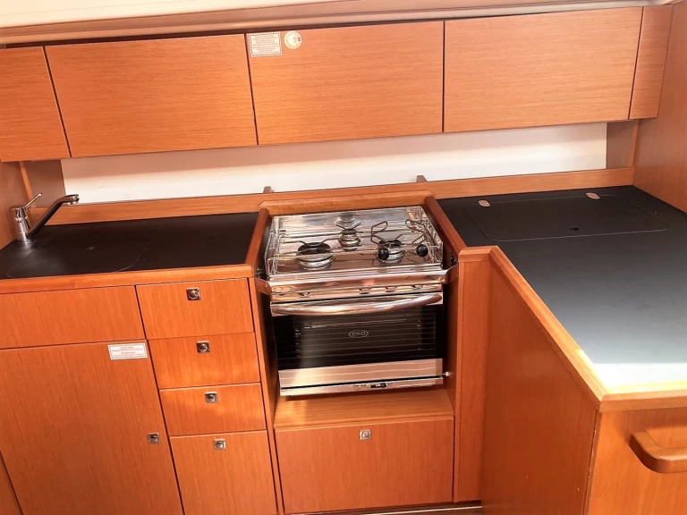 Wynajmij Żaglowiec z lub bez skippera Bavaria w Alimos