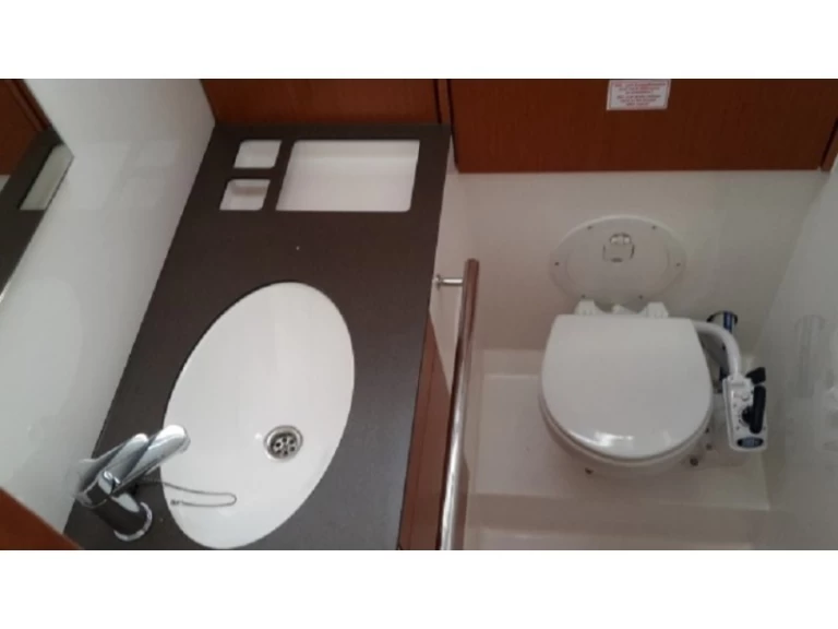 Wynajmij Bavaria Cruiser 46 w Alimos