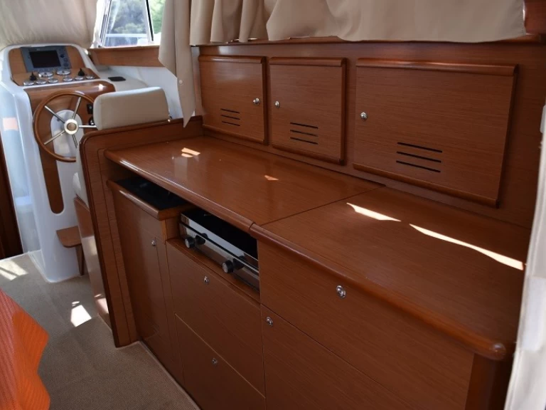 Wynajem łodzi Bénéteau Antares 10.80 Fly w Rogoznica na SamBoat 