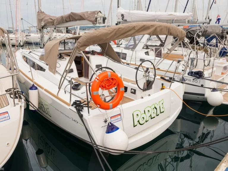 Jeanneau Sun Odyssey 349 między profesjonalistami a osobami prywatnymi w Biograd na Moru
