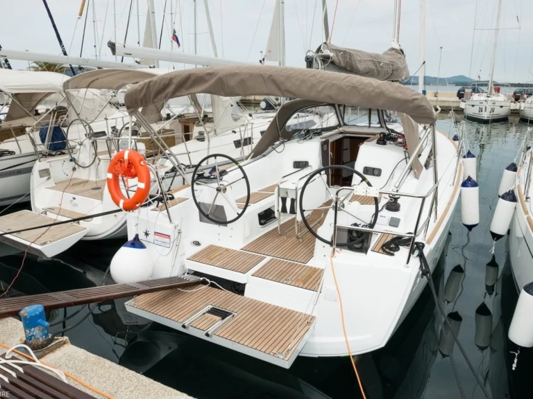 Wynajmij Jeanneau Sun Odyssey 349 w Biograd na Moru