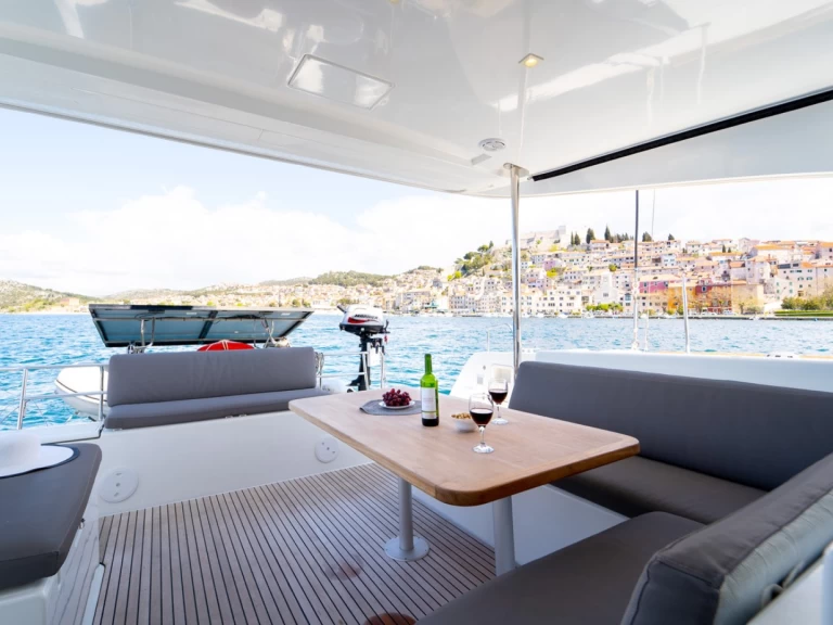 Wynajem łodzi Sibenik tanio Lagoon 40