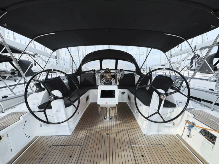 Wynajem Żaglowiec Bavaria z patentem 