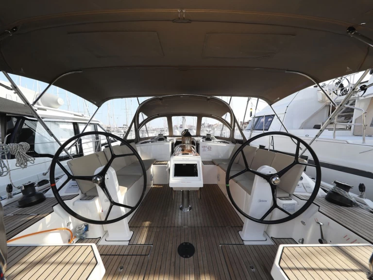 Wynajmij Bavaria Bavaria C42 w Biograd na Moru