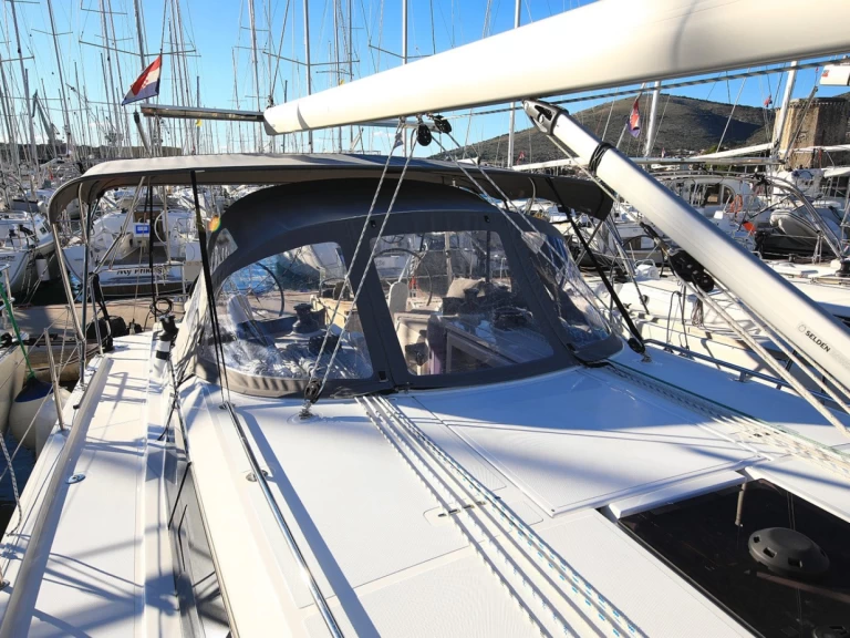 Wynajem Żaglowiec Bavaria z patentem 