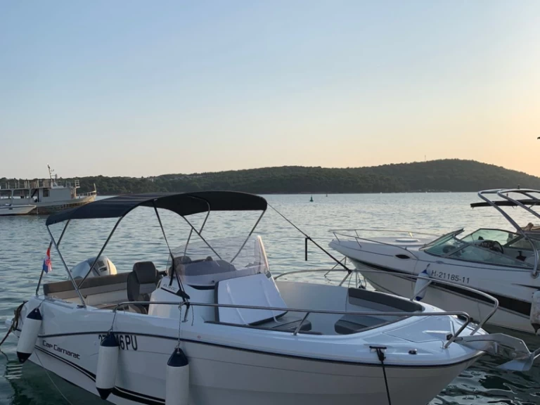 Wynajmij Motorówka z lub bez skippera Jeanneau w Pula