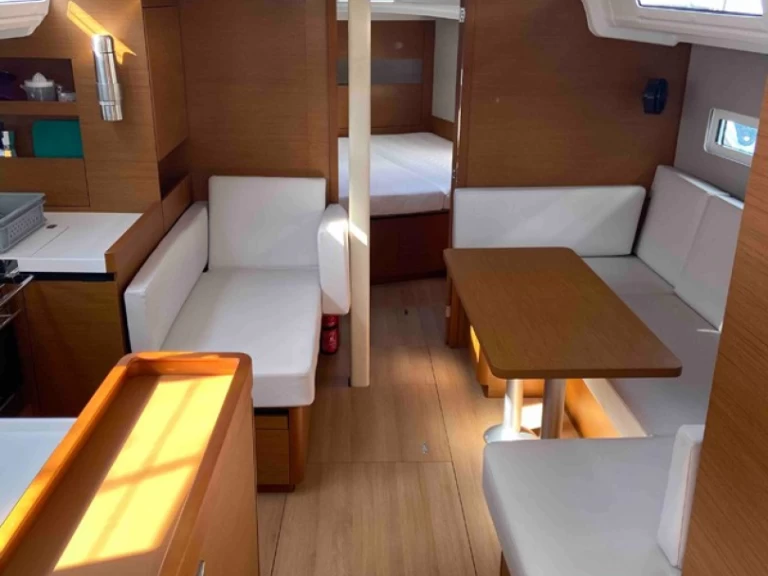 Wynajmij Jeanneau Sun Odyssey 410 w Castellammare di Stabia