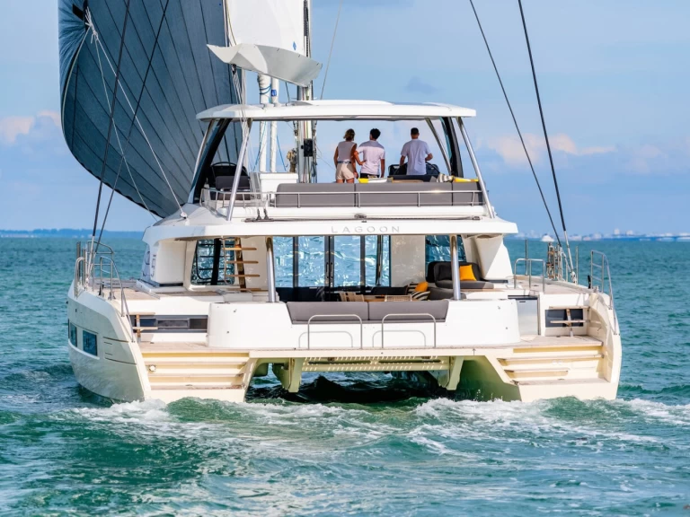 Wynajem łodzi Lagoon Lagoon Sixty 5 w Alimos na SamBoat 