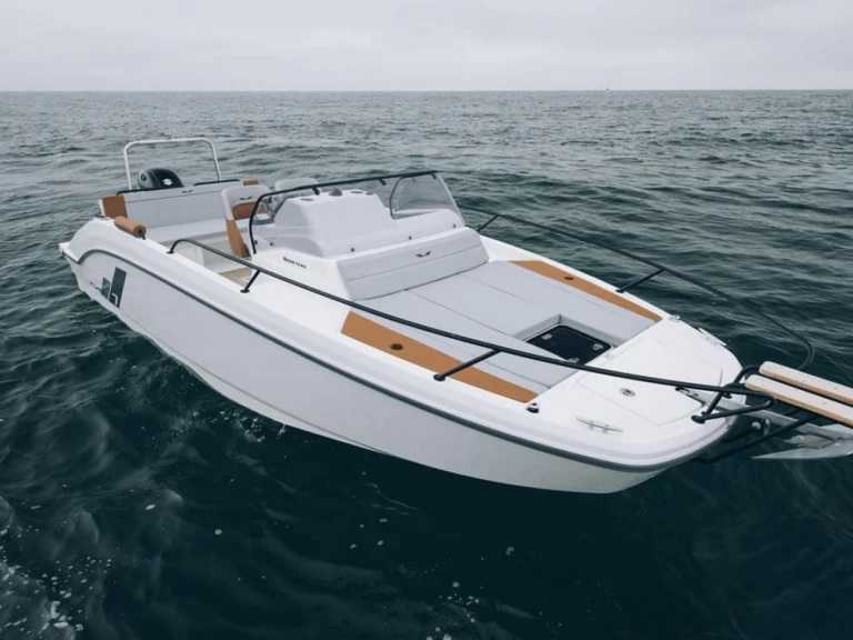 Bénéteau Flyer 7 SUNdeck między profesjonalistami a osobami prywatnymi w Mahon