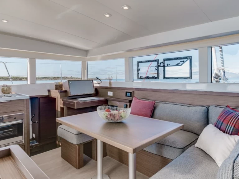 Wynajem łodzi Raiatea tanio Lagoon 40