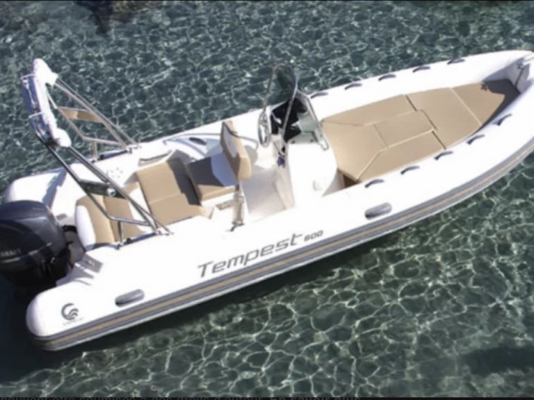 Wynajmij Łódż półsztywna z lub bez skippera Capelli w Marsylia