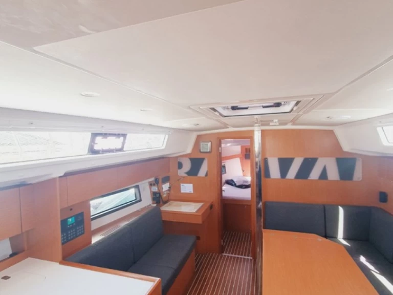 Wynajem łodzi Pula tanio Bavaria C42