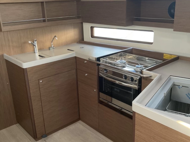 Bénéteau Oceanis 40.1 między profesjonalistami a osobami prywatnymi w Alimos