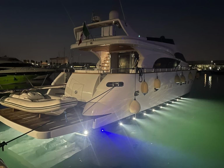 Benetti Benetti 72 między profesjonalistami a osobami prywatnymi w Salerno