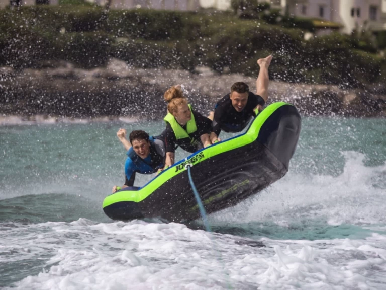 Tiger TIGER 850 między profesjonalistami a osobami prywatnymi w Port Grimaud