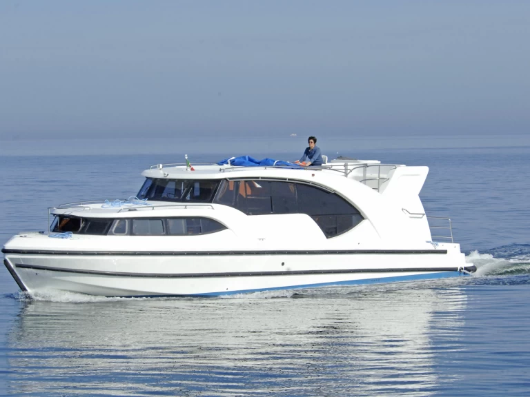 Wynajem Barka Houseboat Holidays Italia z patentem 