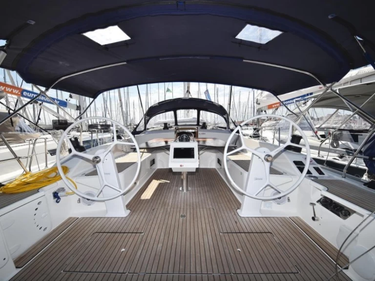 Wynajem Żaglowiec Bavaria z patentem 