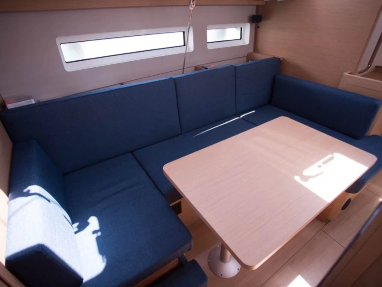 Wynajmij Żaglowiec z lub bez skippera Jeanneau w Donji Seget