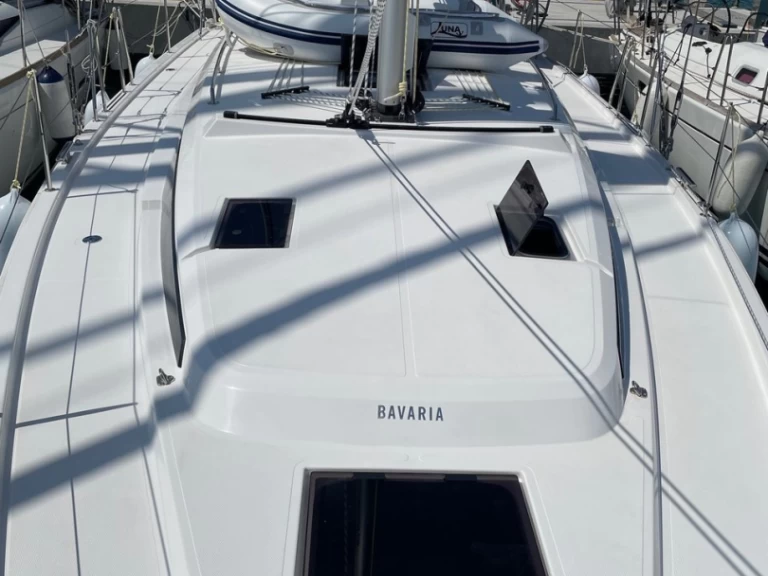 Wynajem Żaglowiec Bavaria z patentem 