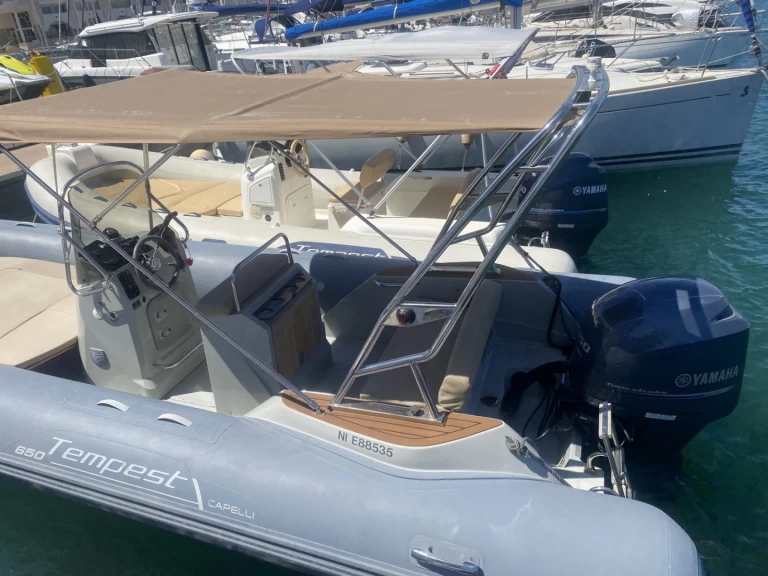 Wynajem Łódż półsztywna w Fréjus - Capelli Tempest 650