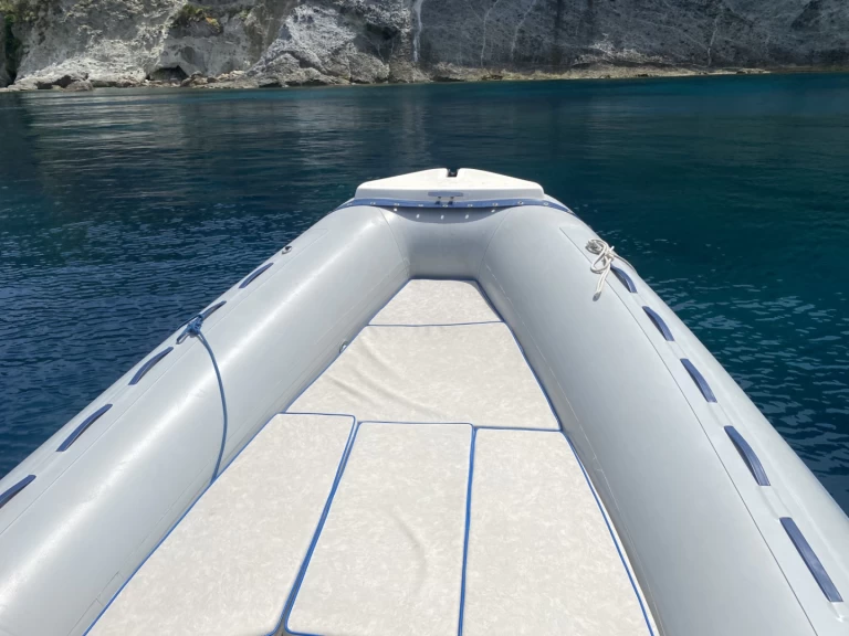 Wynajem Łódż półsztywna Bwa z patentem 