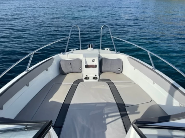 Wynajem Motorówka Jeanneau z patentem 