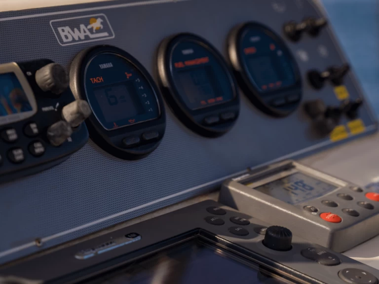 Łódż półsztywna do wynajmu w Santa Pola w najlepszej cenie