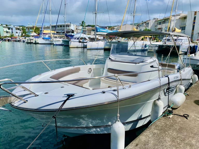 Wynajem w Les Trois-Îlets- Jeanneau Cap Camarat 8.5 CC na SamBoat