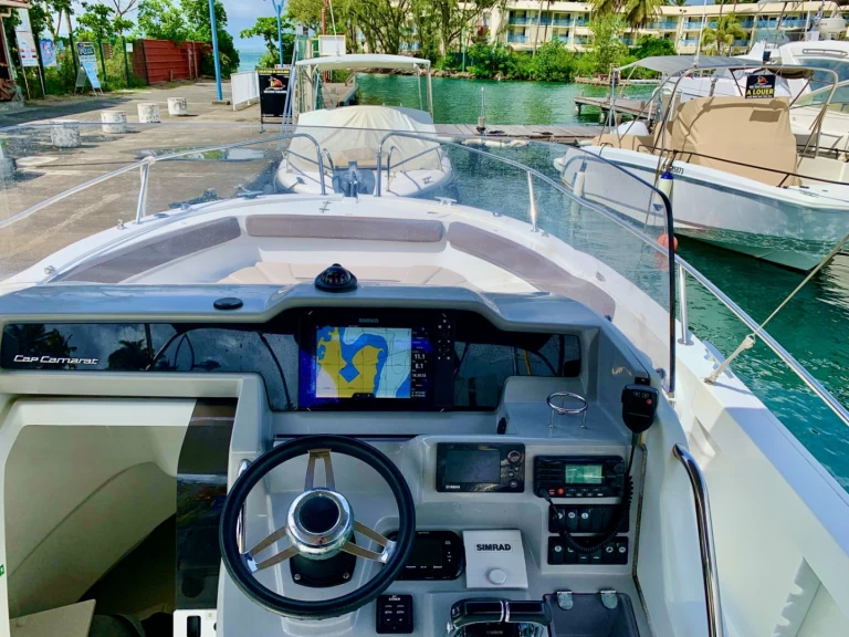 Wynajem Motorówka w Les Trois-Îlets - Jeanneau Cap Camarat 8.5 CC