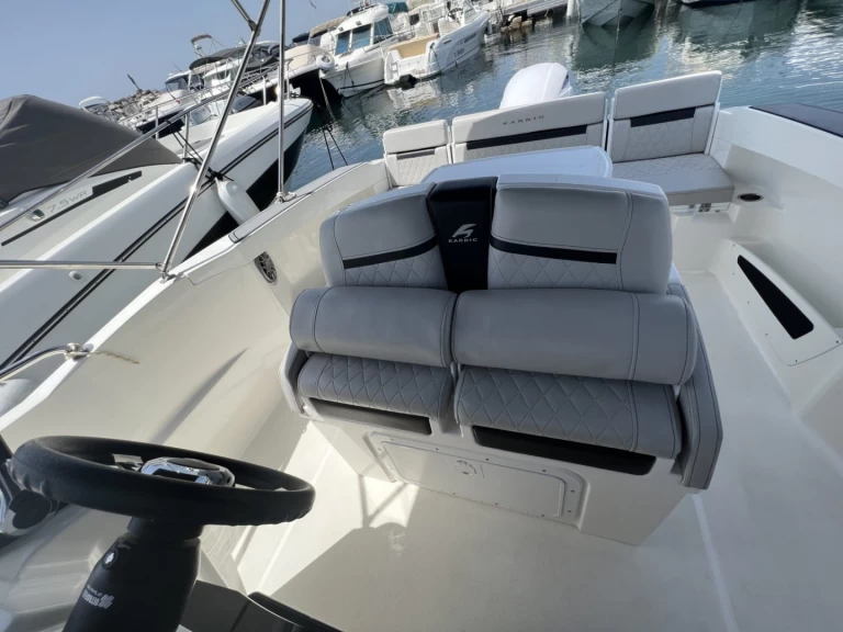 Wynajmij Motorówka z lub bez skippera Karnic w Les Issambres