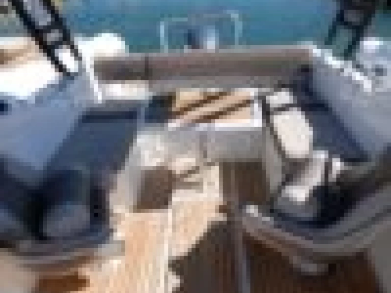 Wynajem Motorówka Jeanneau z patentem 