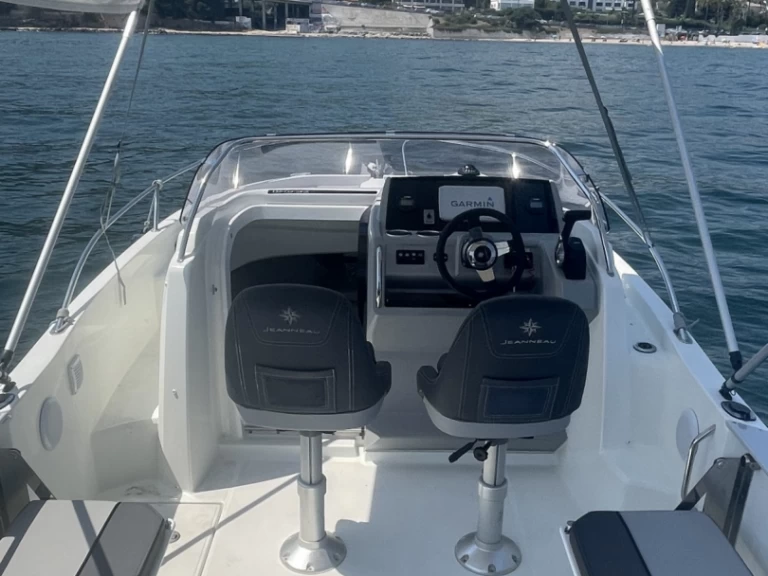 Wynajem łodzi Cannes tanio Cap Camarat 6.5 WA