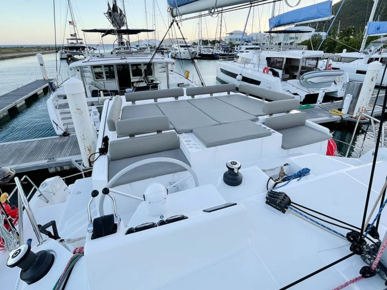 Bali Bali Catspace Voile między profesjonalistami a osobami prywatnymi w Road Town