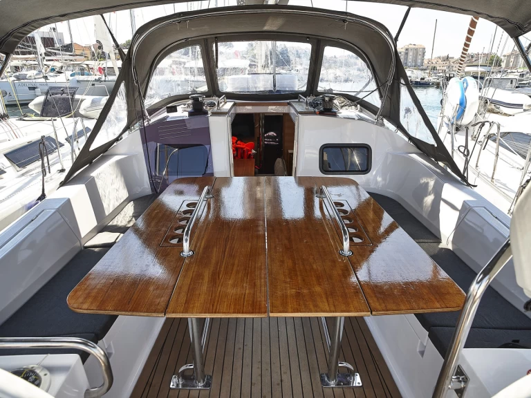 Wynajmij Elan Impression 45.1 w Biograd na Moru