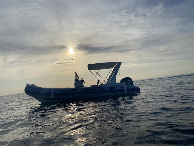 Wynajmij Łódż półsztywna z lub bez skippera Capelli w Port-Camargue