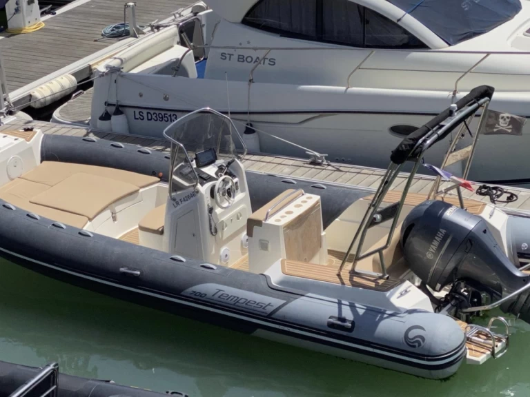 Wynajem łodzi Royan tanio Capelli 700 Sun