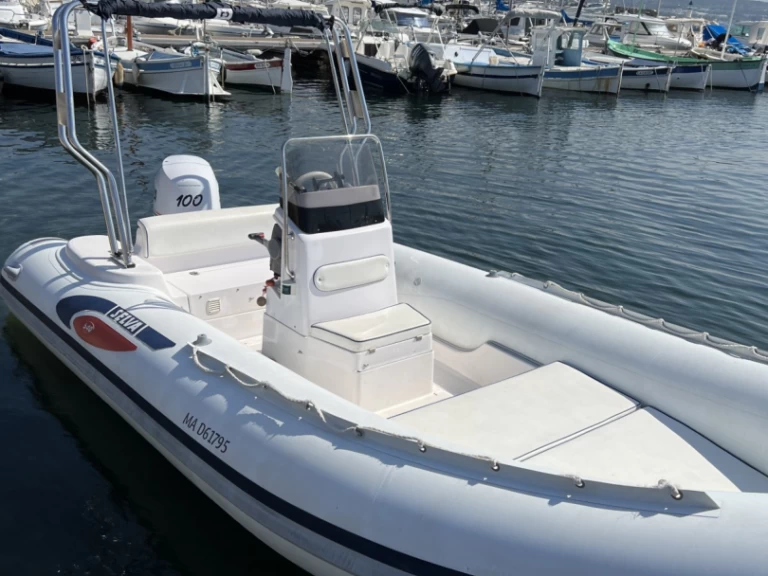 Wynajem Łódż półsztywna Selva z patentem 