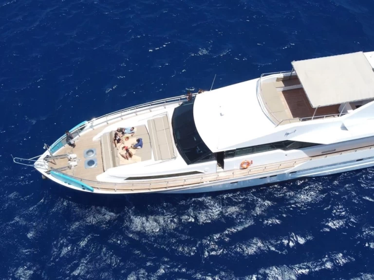 Wynajem Luksusowy jacht Tecnomarine z patentem 